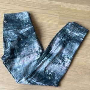Lululemon leggings size 6 like new cropped